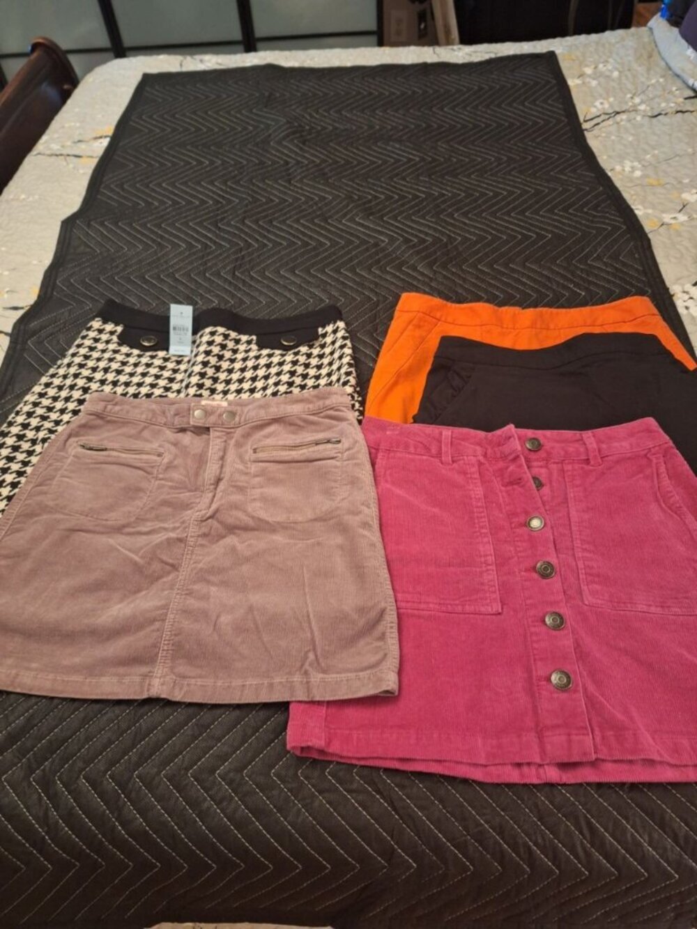 Women’s Short Skirts Lot of 5 Assorted Brands Colors Sizes Casual Mini Skirts